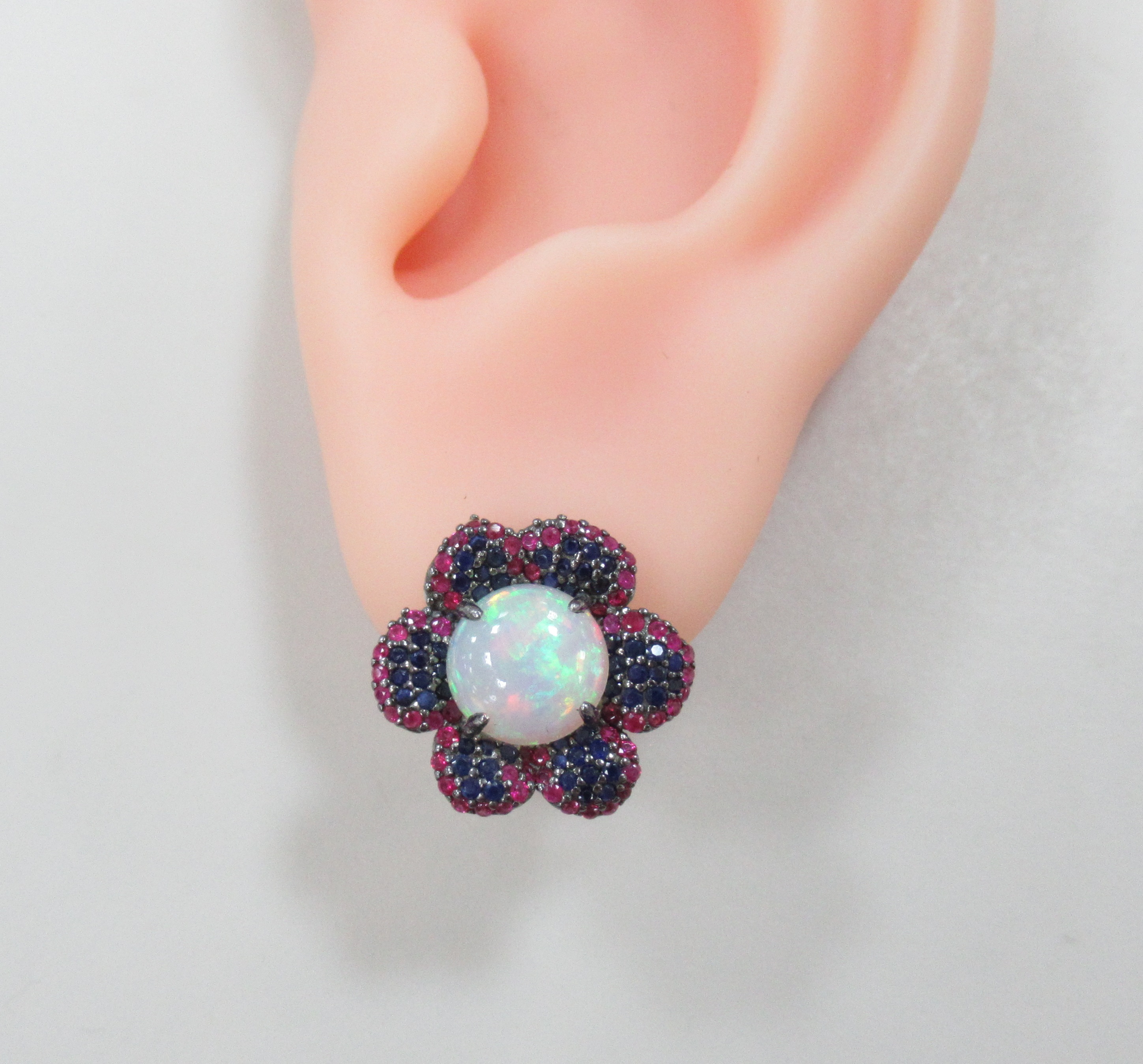 Серебряные серьги с опалами и мультисапфирами "Цветы"